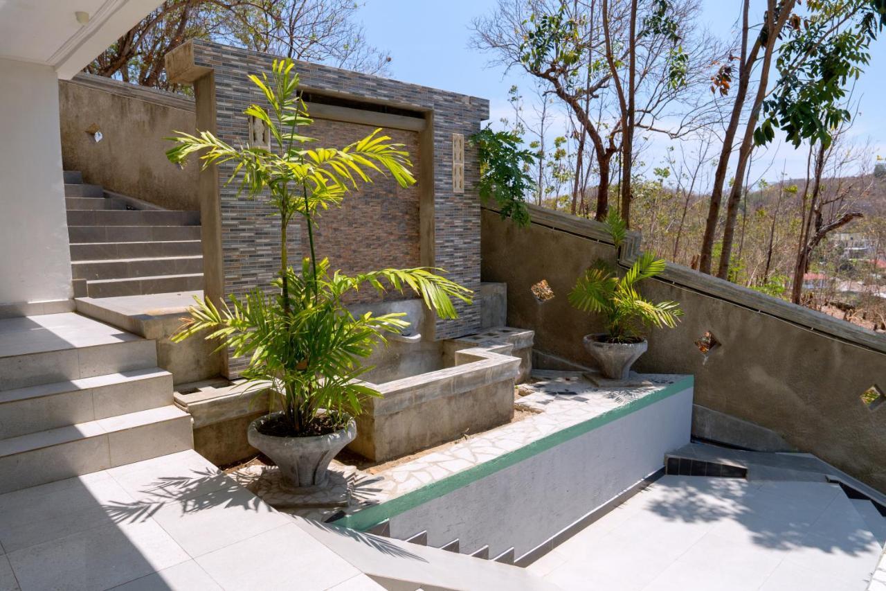 Monte Prundi Hotel Labuan Bajo Ngoại thất bức ảnh