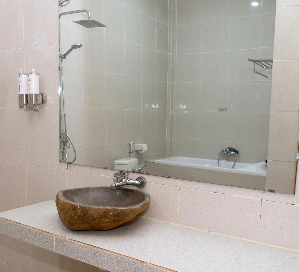 Monte Prundi Hotel Labuan Bajo Ngoại thất bức ảnh